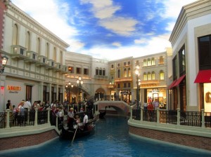 Faux gondola ride in las vegas not venice Faux gondola ride in las vegas not venice 300x224 MJ’s Travel Favorites 3 14 10