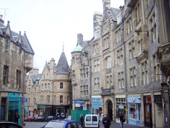 Cockburn Street in Edinburgh Scotland Cockburn Street in Edinburgh Scotland 10 Reasons to Choose Edinburgh for Your Next Vacation