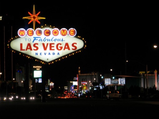 Welcome to Las Vegas sign at night Welcome to Las Vegas sign at night