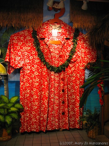 Giant Aloha shirt at Hilo Hattie's, Honolulu