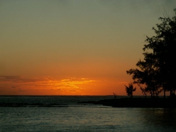 Sunrise_from_bel_mar_beach, Mauritius