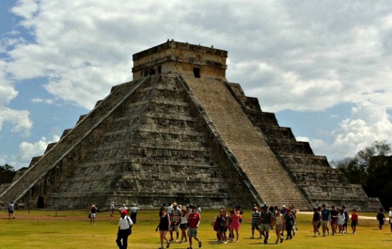 pyramids in chichen itza