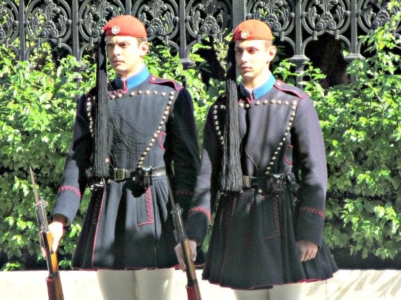 Evzoni in front of Athens Presidential Mansion