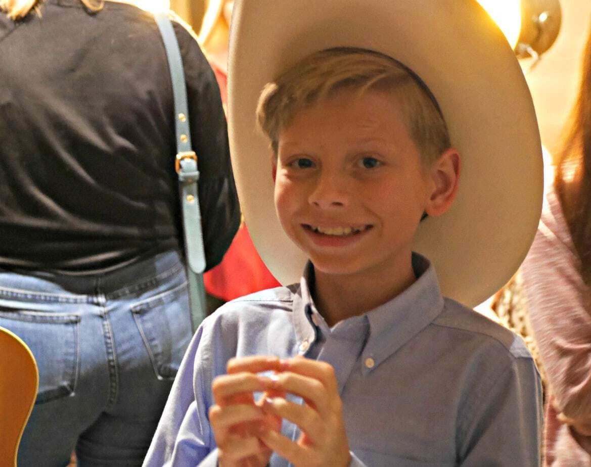 Mason Ramsey yodeling walmart boy