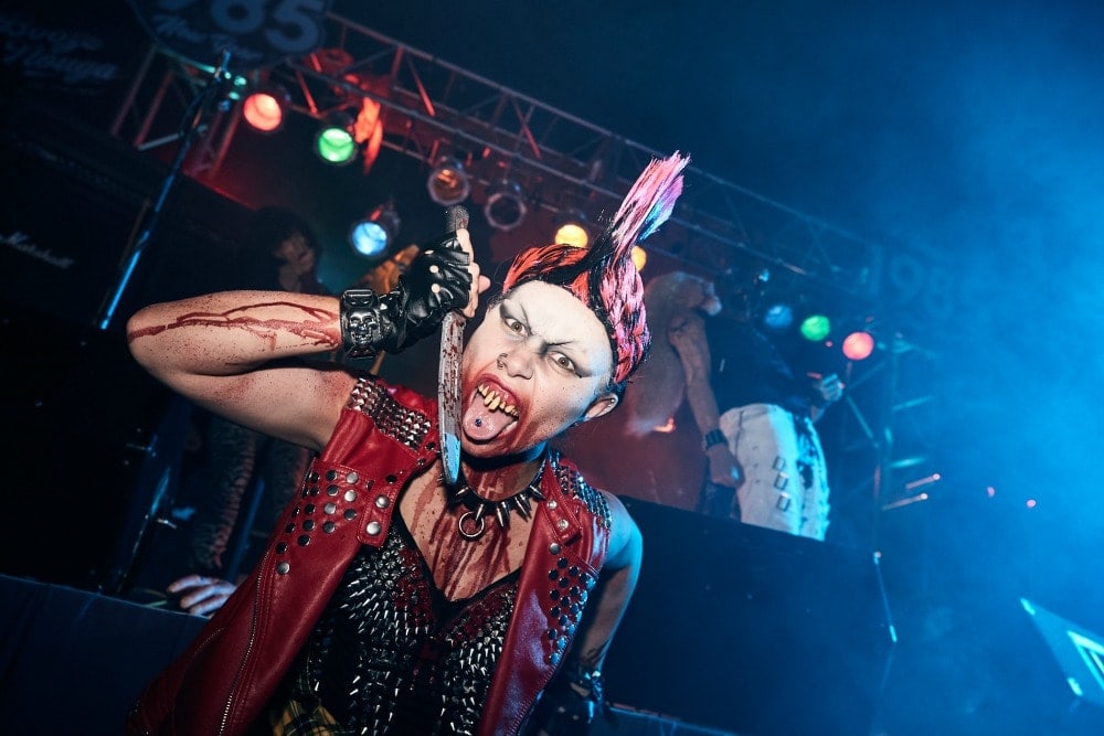 Vamps 85 scare zone at halloween horror nights 2018 at universal orlando resort