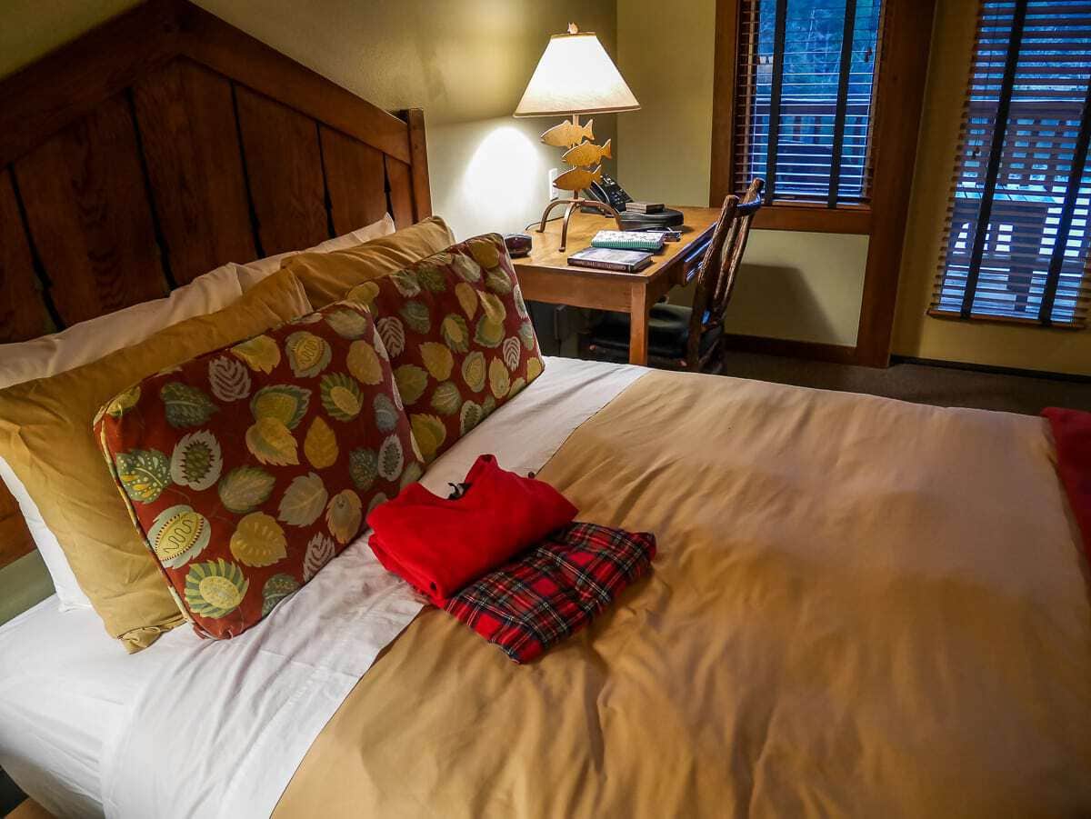 Bedroom at the Lodge at Lakedale Resort Friday Harbor
