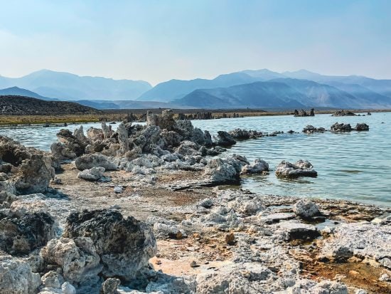 Famous for its dramatic and bizarre rock formations, known as the tufa towers, Mono Lake is a stunning nature reserve in California.