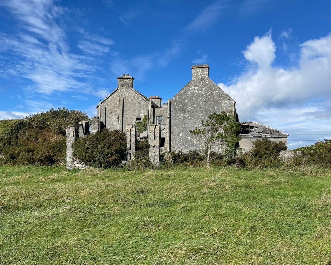 ruins of a stone house in ireland