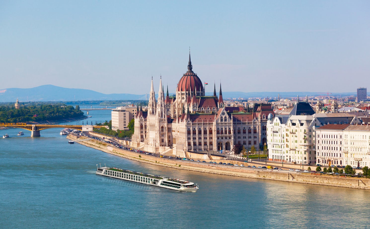 New_Budapest_shutterstock_298403465