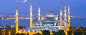 Historic Blue Mosque in Istanbul at dusk.