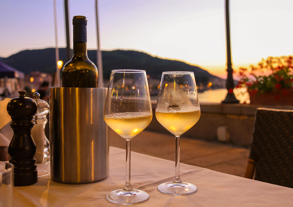 A Guide to the Wines of Elba 2 wine bottle chilling and two glasses at a restaurant in elba italy